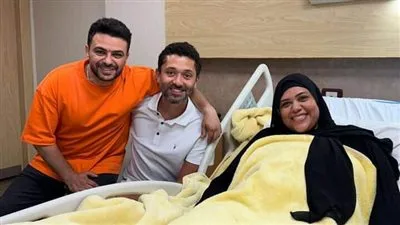 زوجة كريم الحسيني تمر بأزمة صحية وكريم محمود عبد العزيز يرافقها في المستشفى