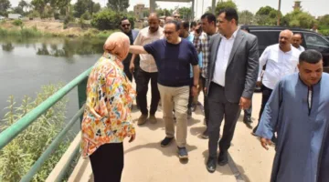 محافظ أسيوط يقوم بزيارة غير معلنة لجسر الحواتكة