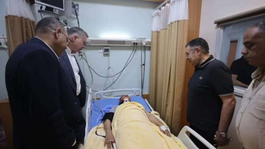 وزيرا البترول والعمل يزوران الناجين من حادث بارجة خليج السويس للاطمئنان عليهم وزيرا البترول والعمل يزوران الناجين من حادث بارجة خليج السويس للاطمئنان عليهم