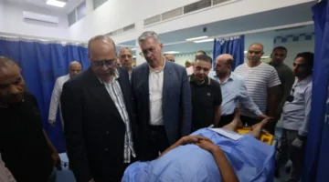 وزير النفط ووزير العمل يزوران الناجين من حادث بارجة خليج السويس للاطمئنان عليهم