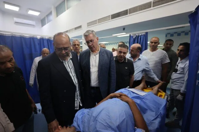 وزير النفط ووزير العمل يزوران الناجين من حادث بارجة خليج السويس للاطمئنان عليهم