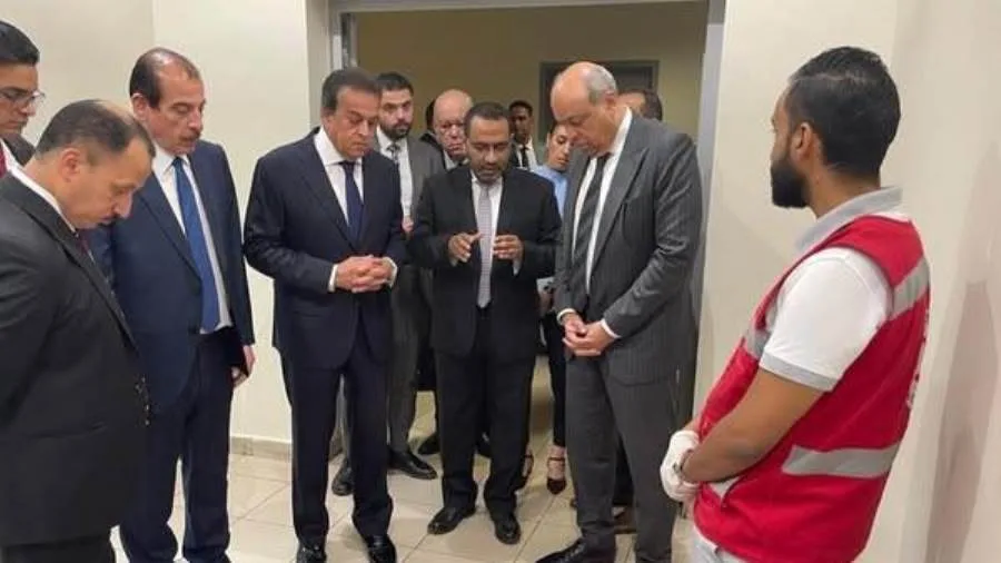 وزير الصحة ووزير الطيران يجريان زيارة لعيادات الحجر الصحي ومعدات إزالة الرجفان القلبي الجديدة في مطار القاهرة الدولي وزير الصحة ووزير الطيران يجريان زيارة لعيادات الحجر الصحي ومعدات إزالة الرجفان القلبي الجديدة في مطار القاهرة الدولي