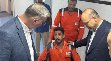 وزيرا البترول والعمل يزوران الناجين من حادث بارجة خليج السويس ويقدمان الدعم لهم