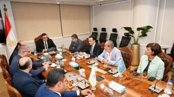 وزير الإسكان يُعقد اجتماعاً لمراجعة التقدم في مشروع حدائق تلال الفسطاط