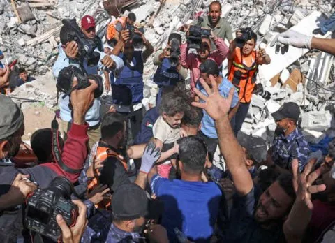 المسودة الأولية لخطة التهدئة بين حركة حماس والحكومة الإسرائيلية في قطاع غزة تركز على “إدارة” الأزمة بدلاً من إيجاد حل نهائي لها. المسودة الأولية لخطة التهدئة بين حركة حماس والحكومة الإسرائيلية في قطاع غزة تركز على “إدارة” الأزمة بدلاً من إيجاد حل نهائي لها.