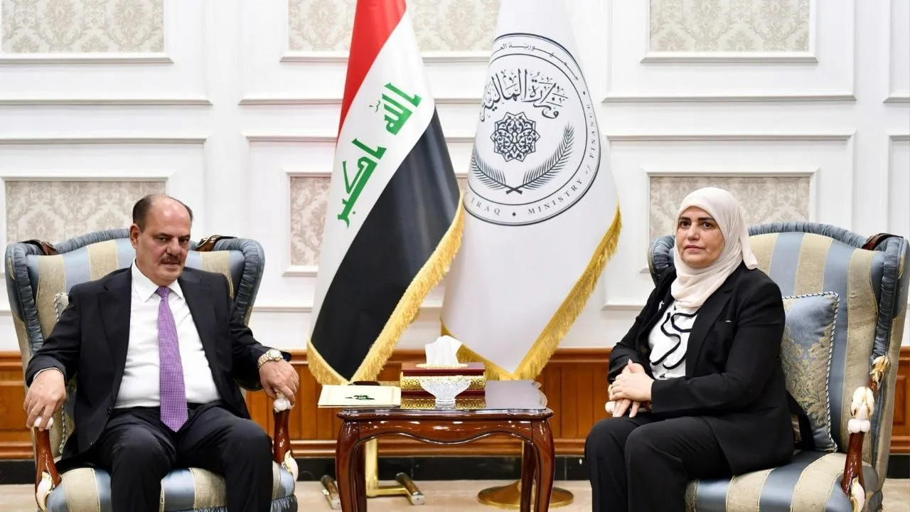 وزير المالية تناقش مع نقيب الصحفيين أهمية الإعلام في تعزيز البرامج الاقتصادية وزير المالية تناقش مع نقيب الصحفيين أهمية الإعلام في تعزيز البرامج الاقتصادية