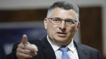 وزير الخارجية الإسرائيلي: ينبغي “استغلال الفرصة” للتوصل إلى اتفاق بشأن إطلاق سراح الرهائن المحتجزين في غزة، وجميع الأطراف تدعم هذه الخطوة.