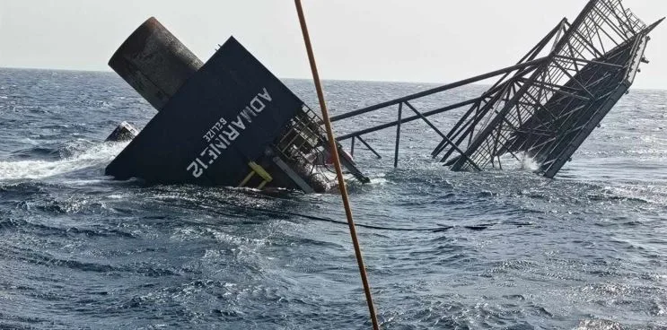 صور | استمرار جهود البحث عن المفقودين في حادث غرق حفار النفط في البحر الأحمر