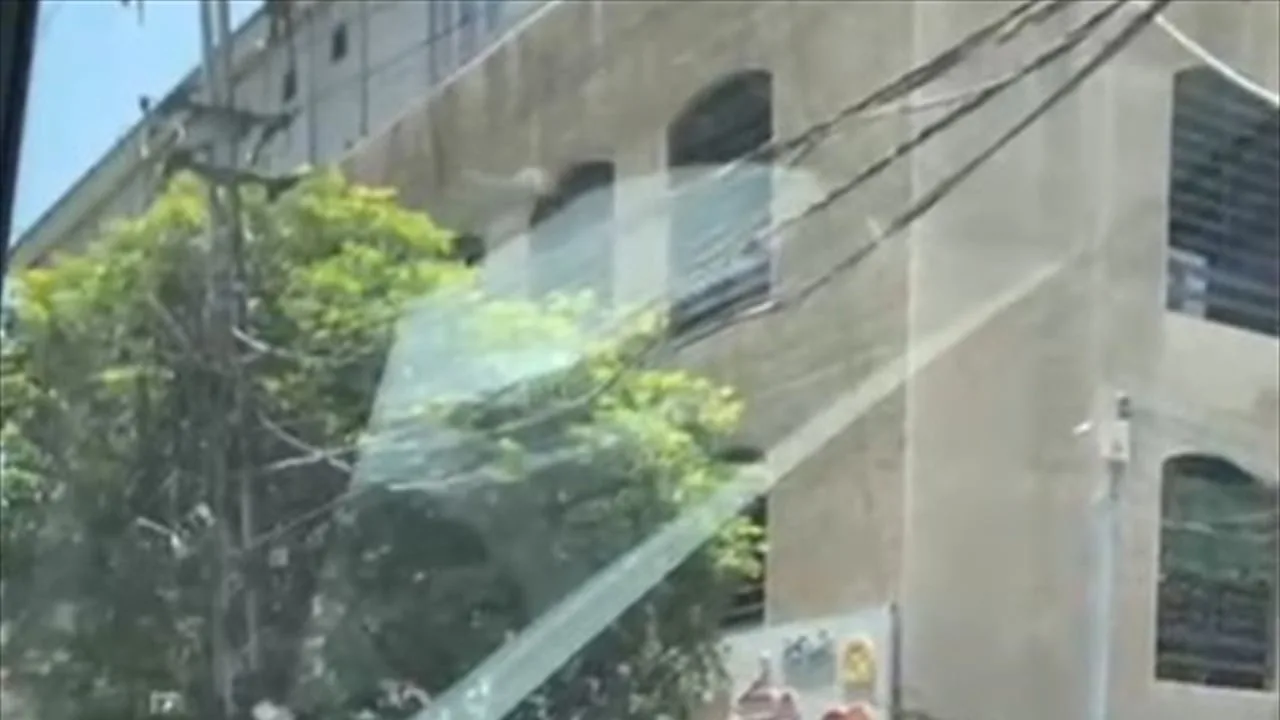 لمتابعة اليوم التالي: إقبال كبير على صرف رواتب الحشد الشعبي في بغداد (فيديو) لمتابعة اليوم التالي: إقبال كبير على صرف رواتب الحشد الشعبي في بغداد (فيديو)