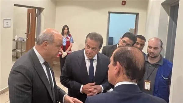 وزيرا الصحة والطيران المدني يزوران عيادات الحجر الصحي وأجهزة إزالة الرجفان القلبي الجديدة في مطار القاهرة الدولي وزيرا الصحة والطيران المدني يزوران عيادات الحجر الصحي وأجهزة إزالة الرجفان القلبي الجديدة في مطار القاهرة الدولي