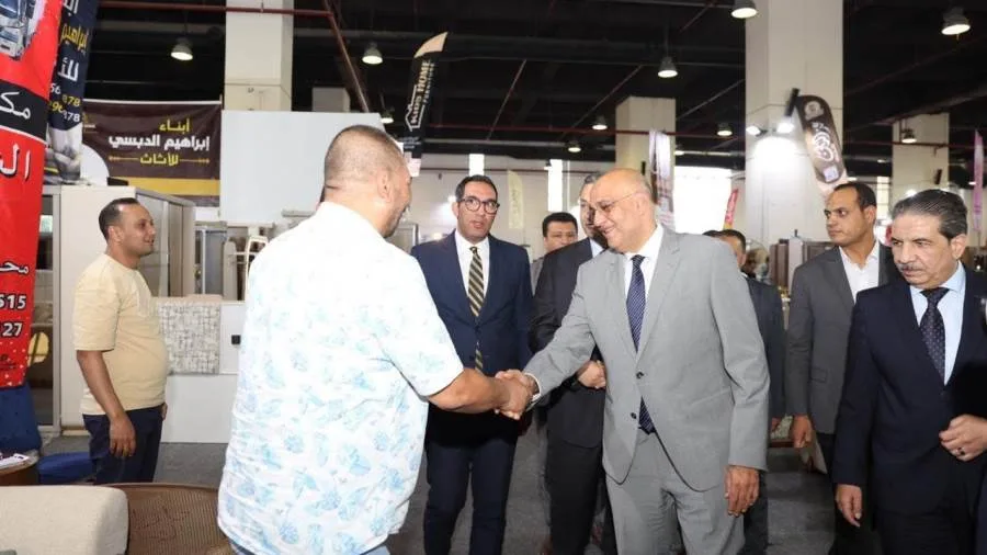 رئيس جهاز تنمية المشروعات ومحافظ دمياط في جولة استكشافية لمعرض المنتجات الدمياطية
