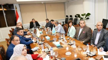 وزير الإسكان يجتمع لمتابعة سير العمل في مشروع حدائق تلال الفسطاط