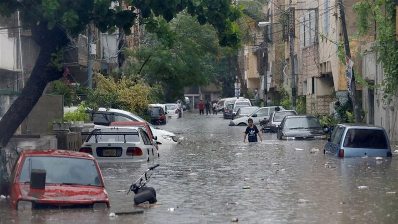 خلال سبعة أيام: 64 وفاة بسبب الأمطار في باكستان خلال سبعة أيام: 64 وفاة بسبب الأمطار في باكستان