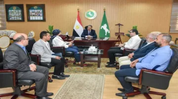 محافظ الشرقية يناقش مع رئيس معهد تكنولوجيا المعلومات تعزيز التحول الرقمي.