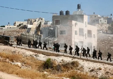 إسرائيل تخفض حجم المنطقة العسكرية المحظورة حول المستوطنات المجاورة لقطاع غزة. إسرائيل تخفض حجم المنطقة العسكرية المحظورة حول المستوطنات المجاورة لقطاع غزة.