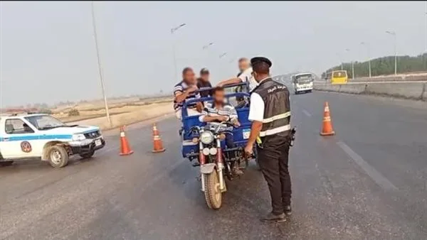 حملة مرورية شاملة على محور عدلي منصور في بني سويف حملة مرورية شاملة على محور عدلي منصور في بني سويف