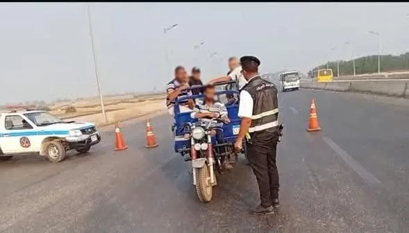 تسجيل 291 انتهاكاً مرورياً في محور عدلي منصور ببني سويف تسجيل 291 انتهاكاً مرورياً في محور عدلي منصور ببني سويف