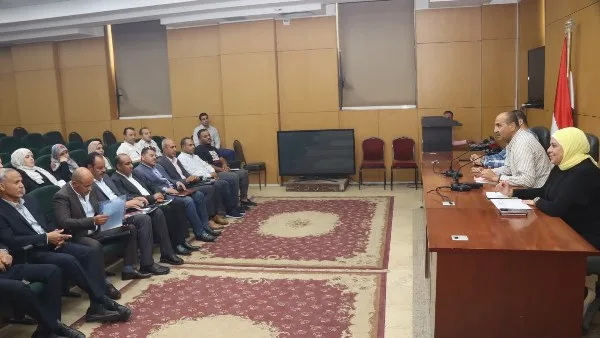 السكرتير المساعد في بني سويف يراقب تقدم العمل في قضايا التصالح بشأن مخالفات البناء السكرتير المساعد في بني سويف يراقب تقدم العمل في قضايا التصالح بشأن مخالفات البناء