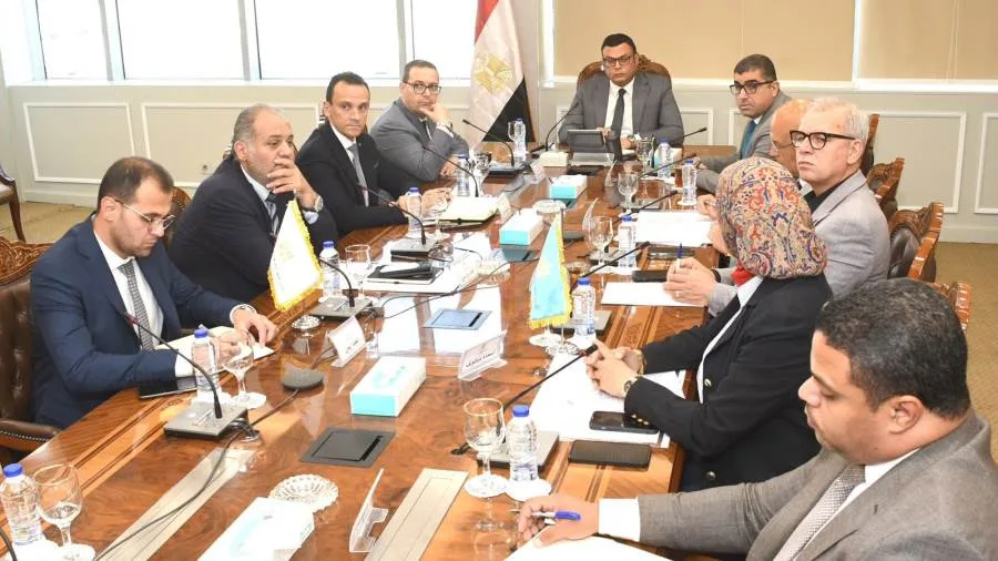 وزير الإسكان يراقب تقدم الأعمال في المشاريع التنموية المنفذة بمدينة السويس الجديدة وزير الإسكان يراقب تقدم الأعمال في المشاريع التنموية المنفذة بمدينة السويس الجديدة