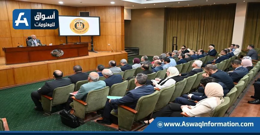 وزير الصناعة يمنح منتجي الأسمنت مهلة شهر لاستئناف تشغيل خطوط الإنتاج المتعطلة وزير الصناعة يمنح منتجي الأسمنت مهلة شهر لاستئناف تشغيل خطوط الإنتاج المتعطلة