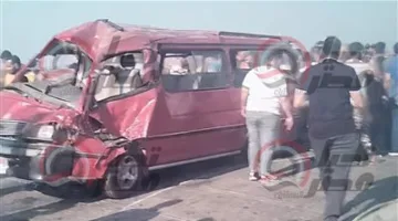 إصابة 9 أفراد في حادث اصطدام بين ميكروباص وشاحنة على الطريق الإقليمي أمام كفر سمري بالشرقية