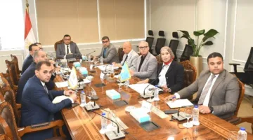 وزير الإسكان يراقب تقدم الأعمال في المشاريع التنموية بمدينة السويس الجديدة