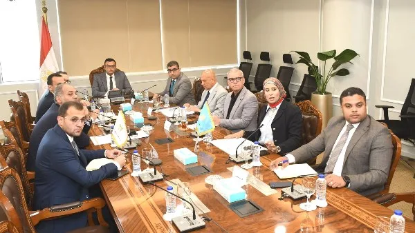 وزير الإسكان يراقب تقدم الأعمال في المشاريع التنموية بمدينة السويس الجديدة