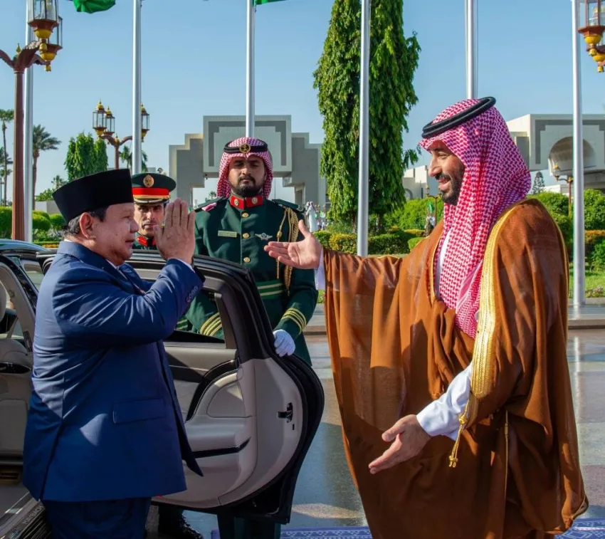 سمو ولي العهد يستقبل رئيس إندونيسيا ويجريان مباحثات رسمية ويترأسان الاجتماع الأول لمجلس التنسيق الأعلى. سمو ولي العهد يستقبل رئيس إندونيسيا ويجريان مباحثات رسمية ويترأسان الاجتماع الأول لمجلس التنسيق الأعلى.