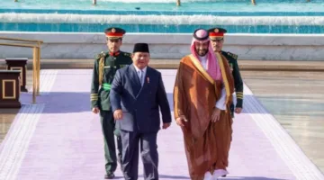 ولي العهد السعودي يرحب بالرئيس الإندونيسي في قصر السلام بجدة