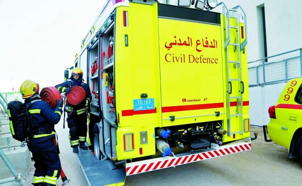 الدفاع المدني يتعامل مع حريق في منطقة الريان الدفاع المدني يتعامل مع حريق في منطقة الريان