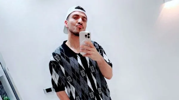 أمير هشام: شريف قد أتم توقيع عقود انتقاله إلى الأهلي بشكل رسمي أمير هشام: شريف قد أتم توقيع عقود انتقاله إلى الأهلي بشكل رسمي