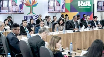 الطالب أدهم حسنين يمثل الجامعة الألمانية بالقاهرة في قمة شباب البريكس في البرازيل