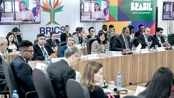 الطالب أدهم حسنين يمثل الجامعة الألمانية بالقاهرة في قمة شباب البريكس في البرازيل الطالب أدهم حسنين يمثل الجامعة الألمانية بالقاهرة في قمة شباب البريكس في البرازيل