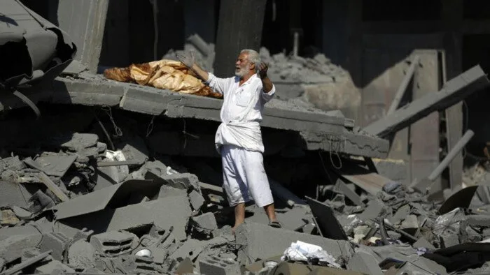 استشهاد ثمانية فلسطينيين جراء قصف الاحتلال لمخيم النصيرات الجديد