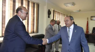 محافظ بورسعيد يتباحث مع المستثمرين حول تحسين نظام العمل في المنطقة الصناعية.