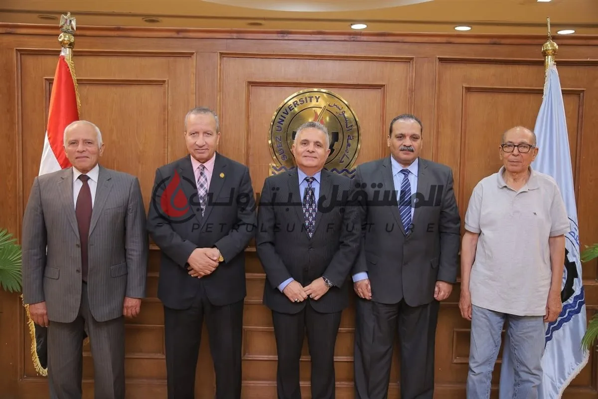 رئيس جامعة السويس يتولى رئاسة لجنة اختيار عميد كلية هندسة البترول والتعدين. رئيس جامعة السويس يتولى رئاسة لجنة اختيار عميد كلية هندسة البترول والتعدين.