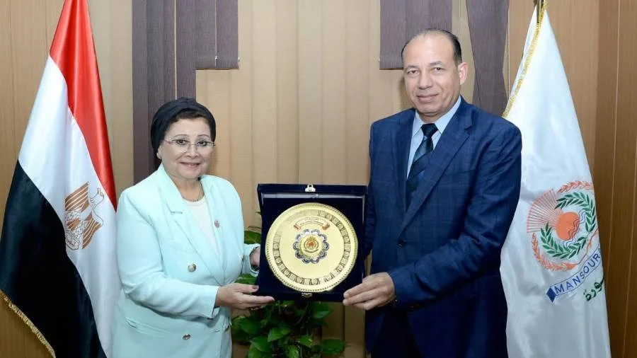 نائب وزير الصحة تستعرض سبل تعزيز التعاون مع جامعة المنصورة لتحقيق الخطة العاجلة للسكان والتنمية