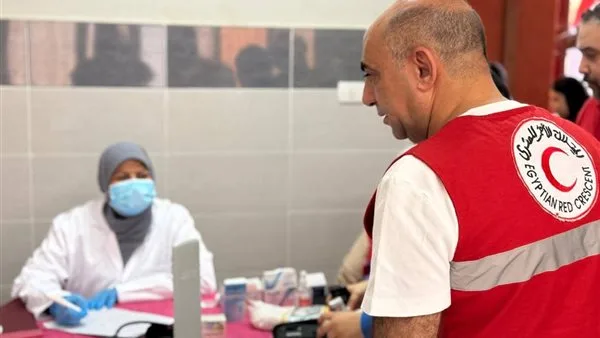 الهلال الأحمر يطلق قافلة شاملة إلى قرية كفر السنابسة في المنوفية الهلال الأحمر يطلق قافلة شاملة إلى قرية كفر السنابسة في المنوفية