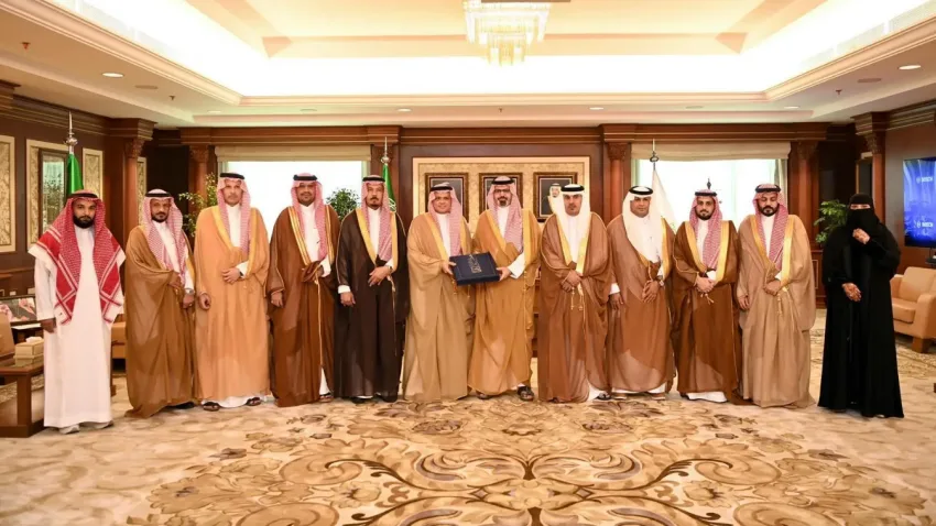 الأمير ناصر بن محمد يرحب برئيس غرفة جازان الأمير ناصر بن محمد يرحب برئيس غرفة جازان