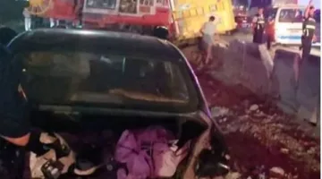 شاحنة تصطدم بـ 7 سيارات خاصة على الطريق الدائري.. صور