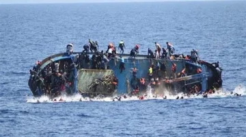 غرق عبارة تحمل 65 راكباً بالقرب من بالي في إندونيسيا