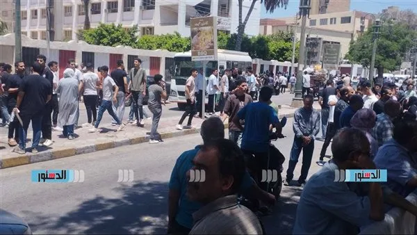 استقبال طلاب الثانوية العامة لأداء امتحاني الكيمياء والجغرافيا في اللجان المفتوحة استقبال طلاب الثانوية العامة لأداء امتحاني الكيمياء والجغرافيا في اللجان المفتوحة