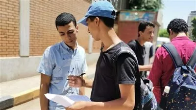 تجمع طلاب الثانوية العامة لأداء اختبارات الكيمياء والجغرافيا اليوم الخميس. تجمع طلاب الثانوية العامة لأداء اختبارات الكيمياء والجغرافيا اليوم الخميس.