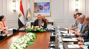 ملخص أخبار جنوب سيناء: مبارك يجتمع لمتابعة قرارات إزالة التعديات وارتفاع الإقبال على شواطئ شرم الشيخ.