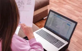 مدارس تقدم دروسًا مسجلة للمراجعة لمساعدة الطلاب في اختبارات التكميل