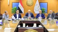 الثانوية العامة 2025: «عبداللطيف» يشرف على توزيع أوراق الامتحانات على الطلاب في الوقت المحدد