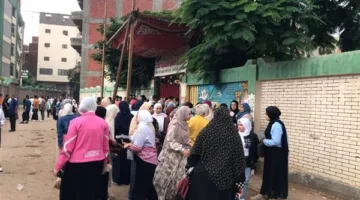 ازدحام أمام اللجان استعدادًا لدخول طلاب الثانوية العامة الامتحان في الغربية