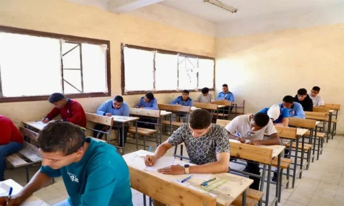 بدء امتحانات الجغرافيا والكيمياء لطلاب الثانوية العامة 2025 بدء امتحانات الجغرافيا والكيمياء لطلاب الثانوية العامة 2025