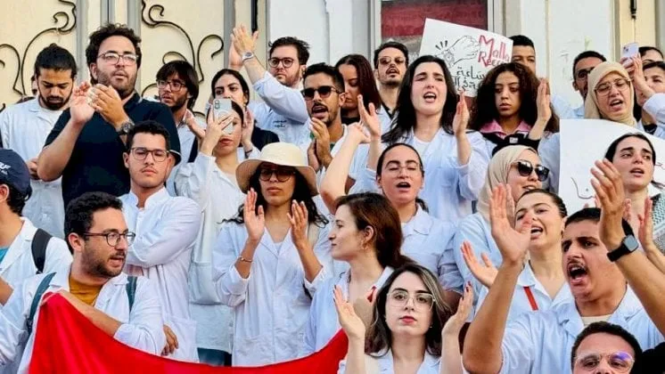 الأطباء الشباب في تونس يبدأون إضرابًا مفتوحًا