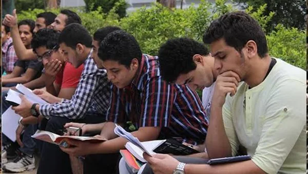 شاومينج يوزع أسئلة وإجابات امتحان الجغرافيا لطلاب الثانوية العامة ويصفه بالسهل